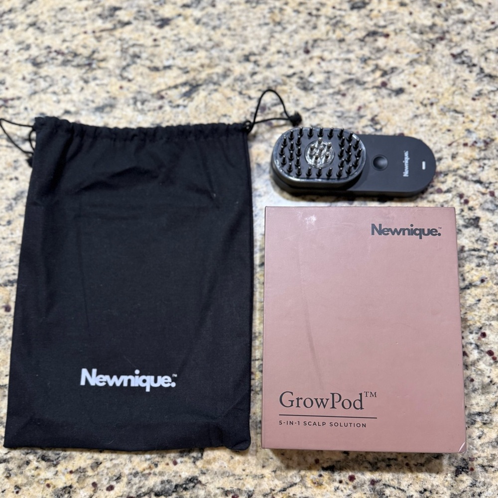 New in Box Newnique Growpod Red Light Hair Growth Brush